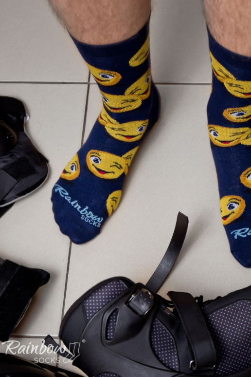 3 paia di calzini colorati in una scatola 3 paia di calzini colorati in una scatola