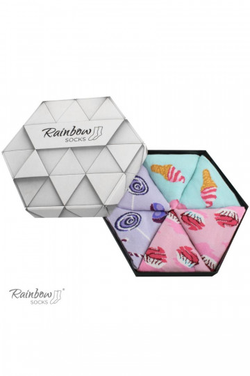 3 paia di calzini colorati in una scatola