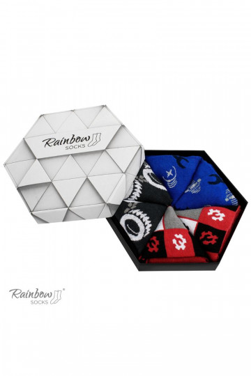 3 paia di calzini colorati in una scatola