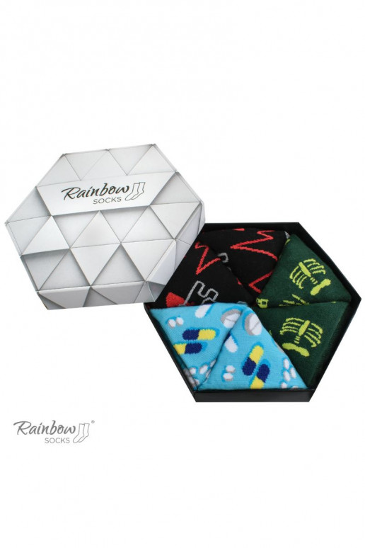 3 paia di calzini colorati in una scatola