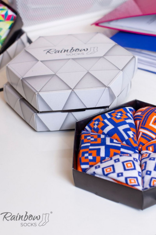 Calzini colorati con motivi geometrici 3 paia Calzini colorati con motivi geometrici 3 paia