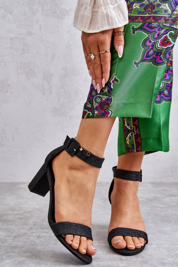 Sandali lucidi con tacco in nero Maxim