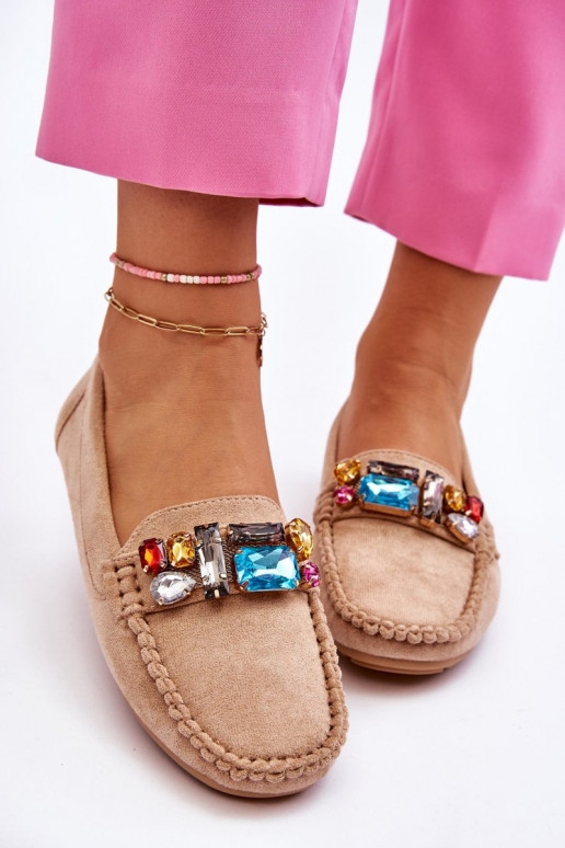 Eleganti mocassini in camoscio con occhielli lucenti in Lucille beige Eleganti mocassini in camoscio con occhielli lucenti in Lucille beige