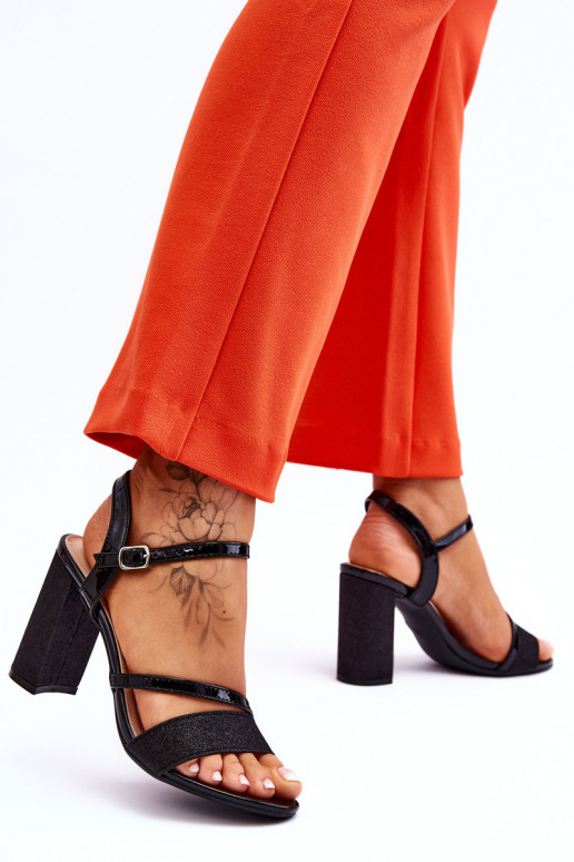 con lucentezza Eleganti sandali con tacco alto in colore nero Alicia con lucentezza Eleganti sandali con tacco alto in colore nero Alicia