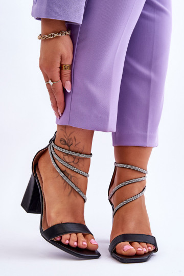 sandali alla moda con occhi scintillanti in colore nero Carma
