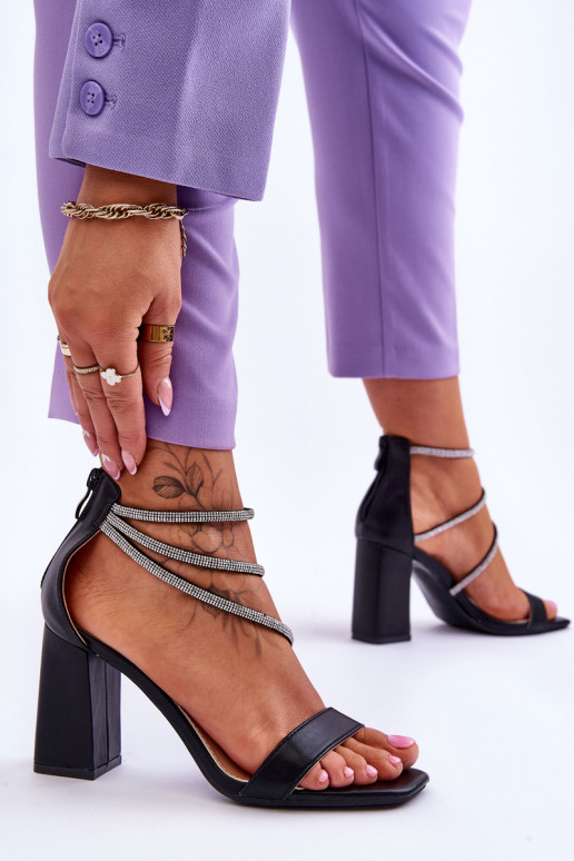 sandali alla moda con occhi scintillanti in colore nero Carma