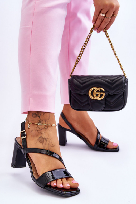 sandali con tacco effetto lacca in nero Carrie sandali con tacco effetto lacca in nero Carrie