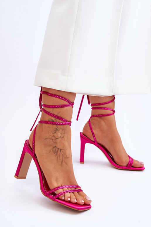 Eleganti sandali stringati con rivetti nel colore rosa Nessy