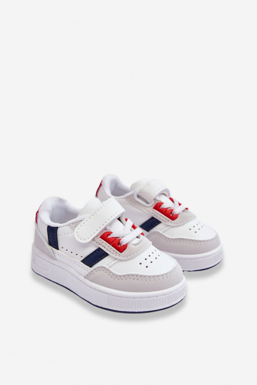Scarpe sportive per bambini del modello classico in colore bianco-rosso Marlin Scarpe sportive per bambini del modello classico in colore bianco-rosso Marlin