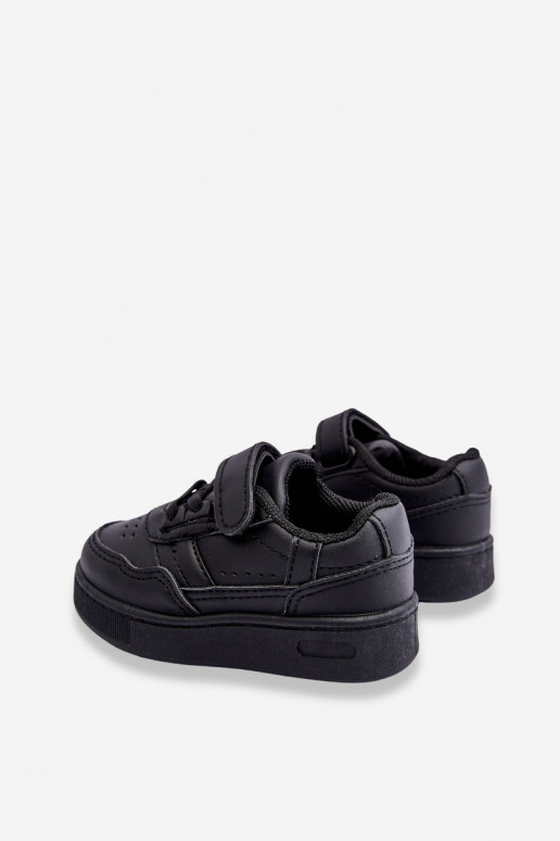 Scarpe sportive per bambini del modello classico in colore nero Marlin