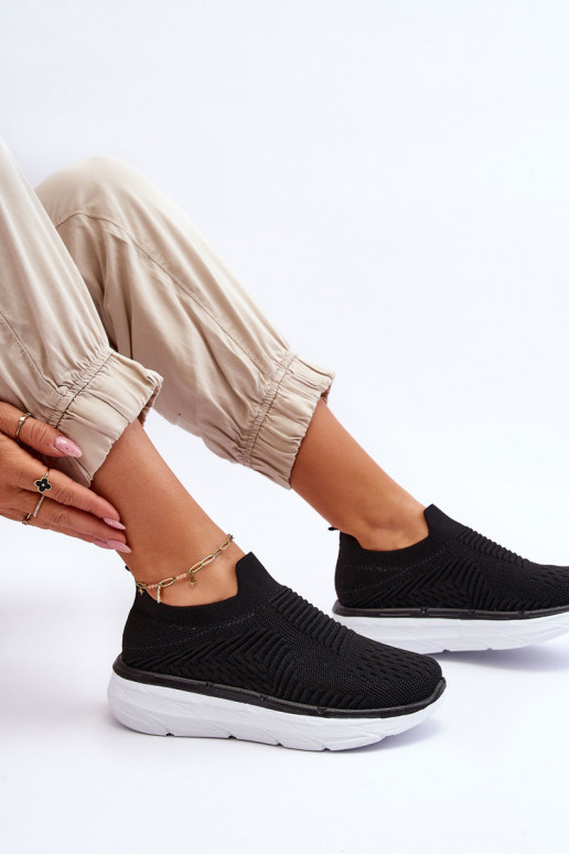 Scarpe sportive del modello resistente in colore nero Ferive