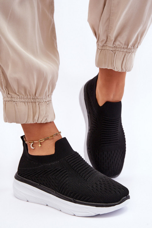 Scarpe sportive del modello resistente in colore nero Ferive