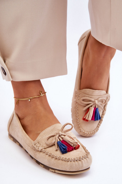Mocassini in camoscio con nappine in Dorine beige
