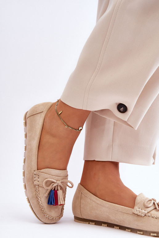 Mocassini in camoscio con nappine in Dorine beige