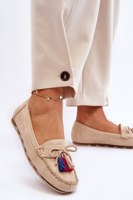 Mocassini in camoscio con nappine in Dorine beige