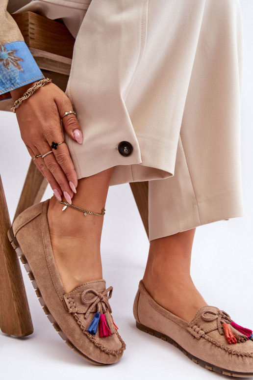 Mocassini in camoscio con nappine in Dorine beige Mocassini in camoscio con nappine in Dorine beige