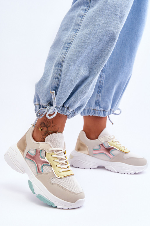 Scarpe modello sneakers con lacci in vari colori di Cortes