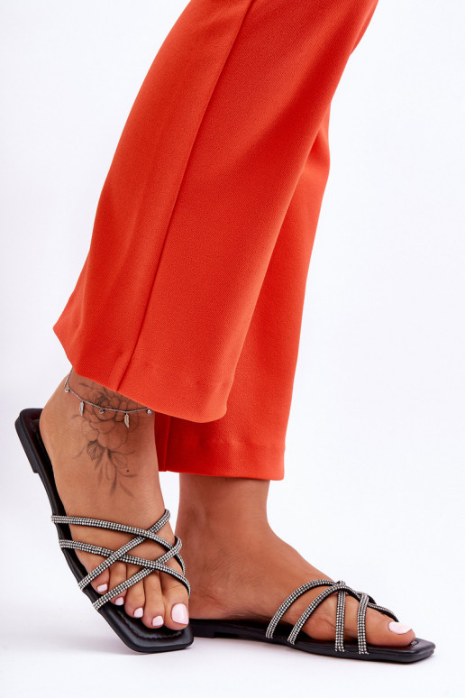 Pantofole con cinturini I colore nero Leomi