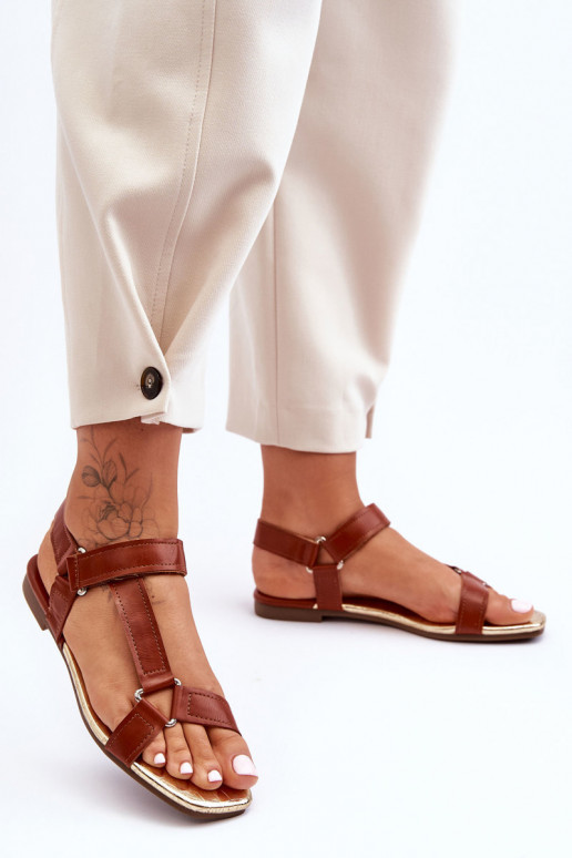 Sandali da donna con suola piatta con chiusure adesive colore marrone Lissa Sandali da donna con suola piatta con chiusure adesive colore marrone Lissa