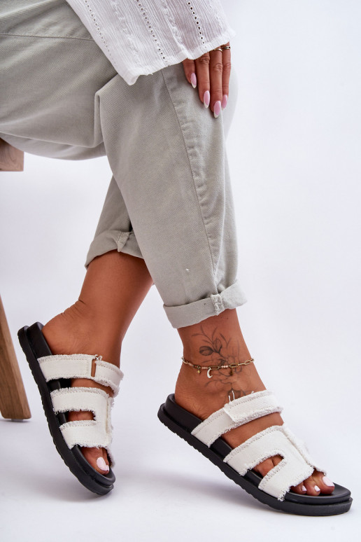 Pantofole con chiusure adesive in colore bianco Lamirose Pantofole con chiusure adesive in colore bianco Lamirose