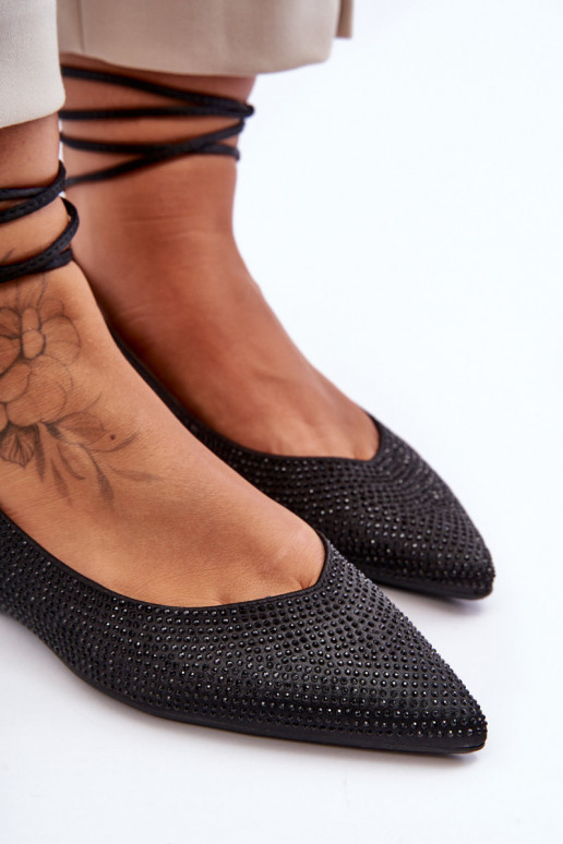Scarpe modello classico con tacco alto e punta a punta in colore nero Delimena