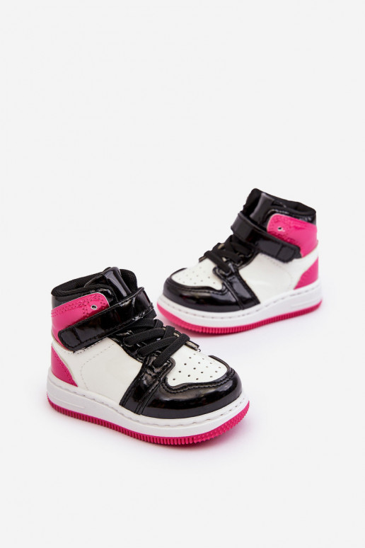 Scarpe sportive per bambini con effetto laccato nel colore rosa-bianco Milara Scarpe sportive per bambini con effetto laccato nel colore rosa-bianco Milara