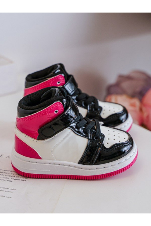 Scarpe sportive per bambini con effetto laccato nel colore rosa-bianco Milara Scarpe sportive per bambini con effetto laccato nel colore rosa-bianco Milara