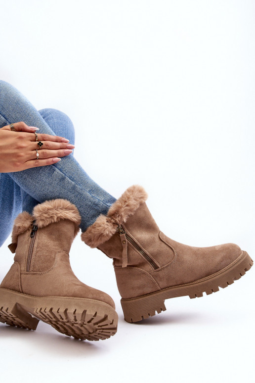 Stivali in camoscio con pelliccia colore beige Hasiva Stivali in camoscio con pelliccia colore beige Hasiva