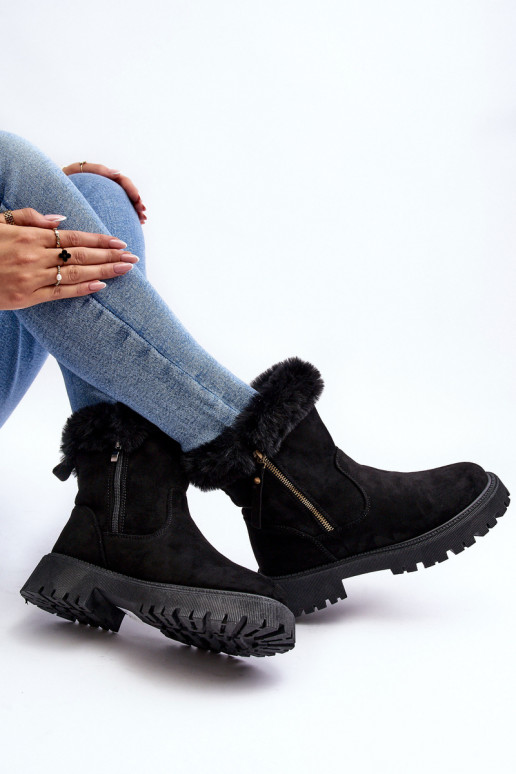 Stivali realizzati in pelle scamosciata con pelliccia in colore nero Hasiva Stivali realizzati in pelle scamosciata con pelliccia in colore nero Hasiva