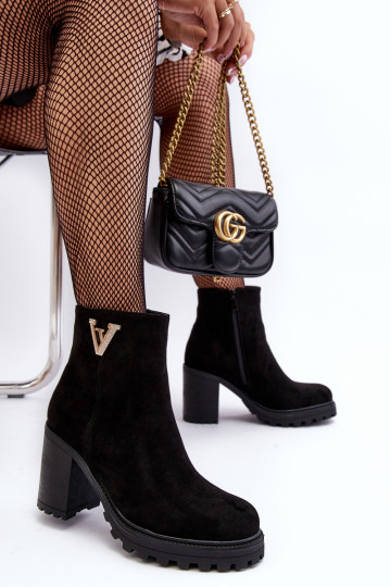 Stivaletti in pelle scamosciata con ornamenti in nero Strong 2