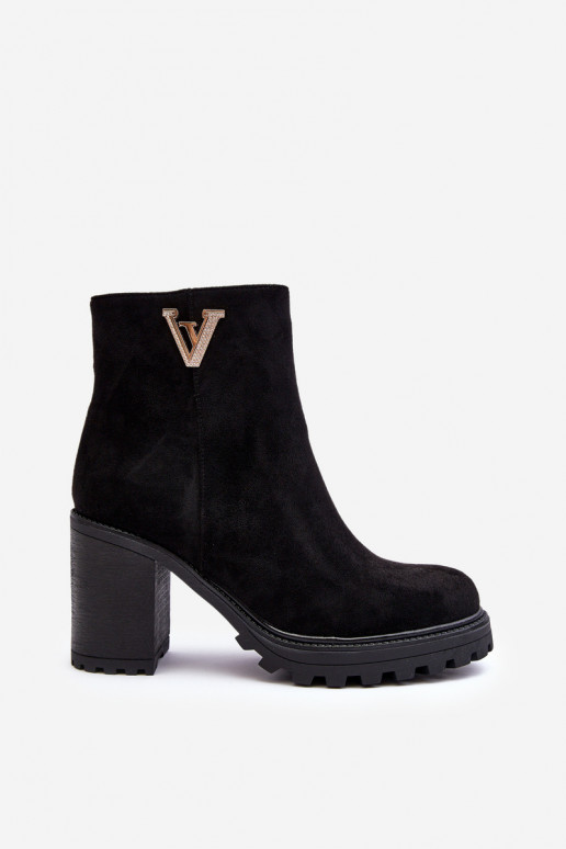 Stivaletti in pelle scamosciata con ornamenti in nero Strong