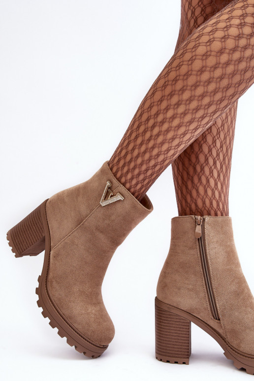 Stivaletti in pelle scamosciata con ornamenti beige Strong