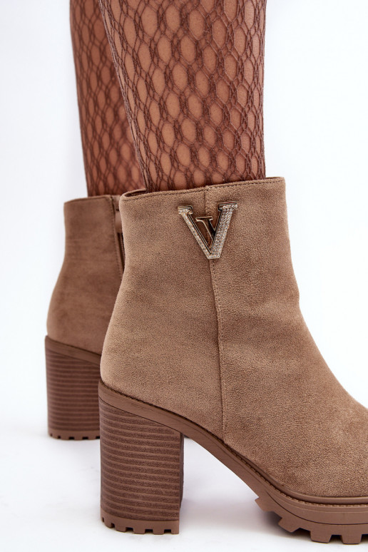 Stivaletti in pelle scamosciata con ornamenti beige Strong