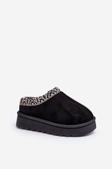 Pantofole per bambini di un modello resistente da riscaldare nel colore nero Olivane