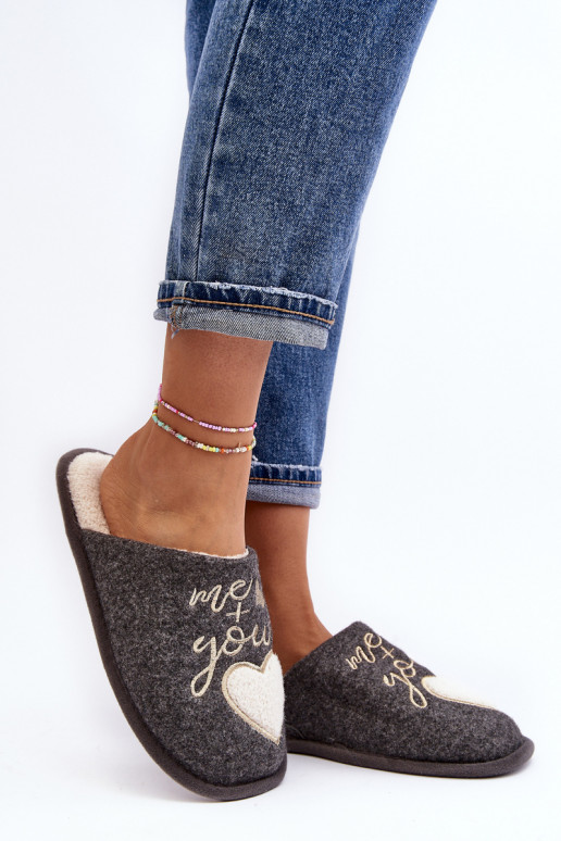 Mabira, modello classico, viene riscaldato da un modello audace in colorazione grigia Mabira, modello classico, viene riscaldato da un modello audace in colorazione grigia