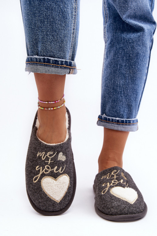 Mabira, modello classico, viene riscaldato da un modello audace in colorazione grigia Mabira, modello classico, viene riscaldato da un modello audace in colorazione grigia