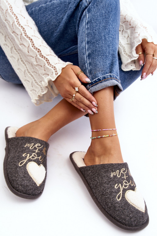 Mabira, modello classico, viene riscaldato da un modello audace in colorazione grigia Mabira, modello classico, viene riscaldato da un modello audace in colorazione grigia