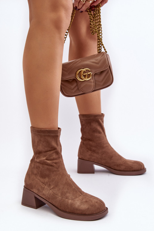 Stivali da donna con tacco basso di colore marrone Aphroteia Stivali da donna con tacco basso di colore marrone Aphroteia