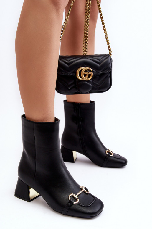 Stivaletti con tacco con ornamenti in Adinah nera Stivaletti con tacco con ornamenti in Adinah nera