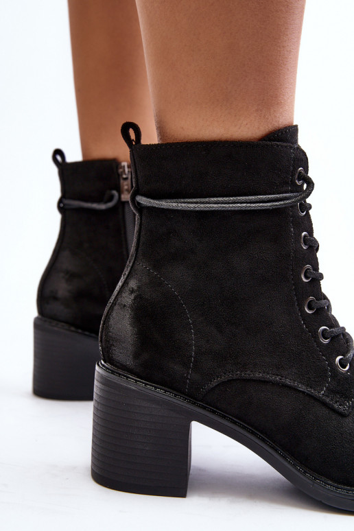 Stivali con tacco basso e lacci in colore nero Serellia