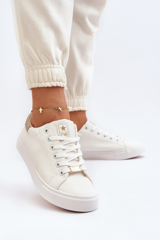 Scarpe per il tempo libero realizzate in ecopelle nel colore bianco Tiraelle