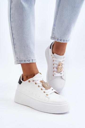 Scarpe modello sneakers con decorazioni in colore bianco Celedria