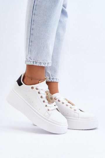 Scarpe modello sneakers con decorazioni in colore bianco Celedria 2