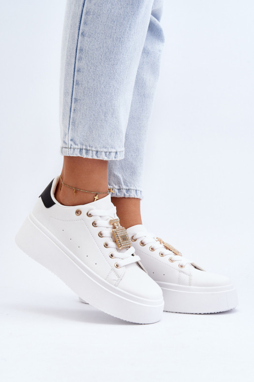Scarpe modello sneakers con decorazioni in colore bianco Celedria