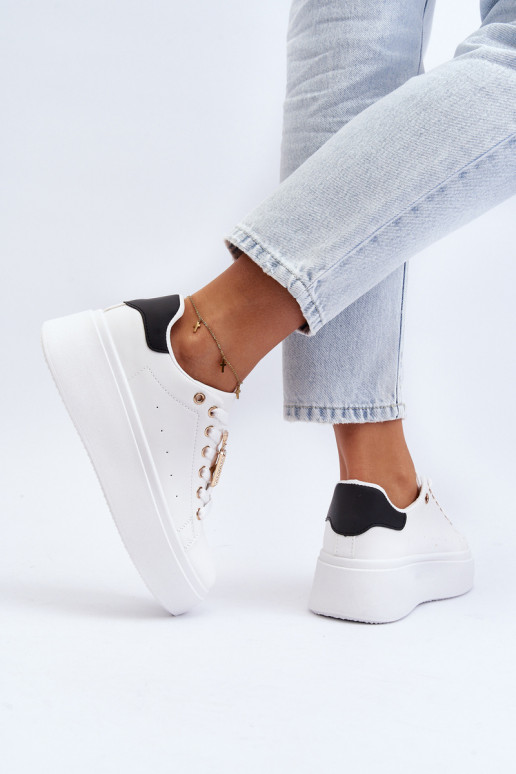 Scarpe modello sneakers con decorazioni in colore bianco Celedria
