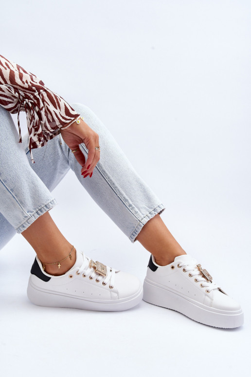 Scarpe modello sneakers con decorazioni in colore bianco Celedria