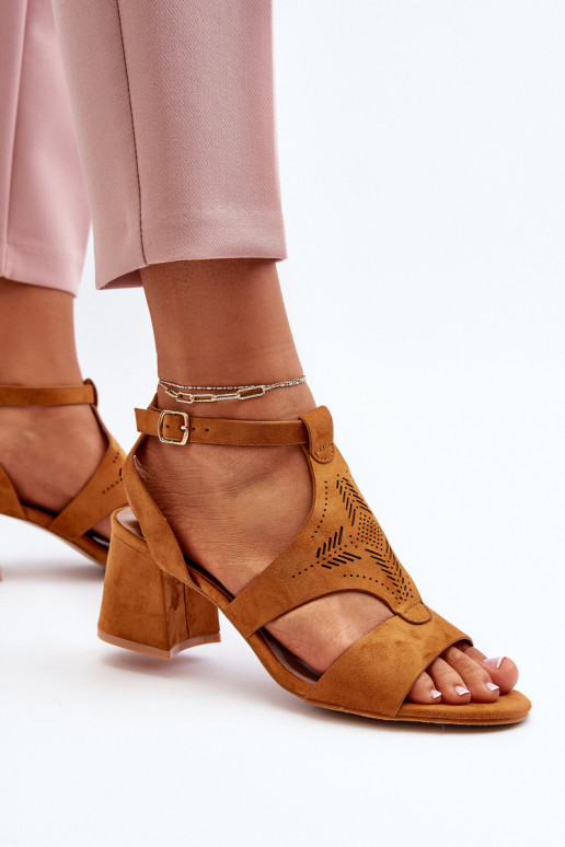 sandali con tacco basso in colore marrone Eleriva