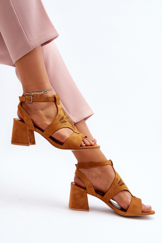 sandali con tacco basso in colore marrone Eleriva