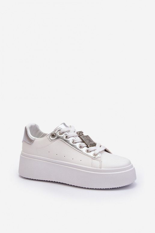 Scarpe modello sneakers con decorazioni in colore bianco Celedria