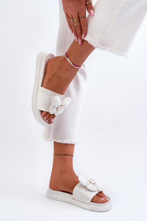 Ciabatte da donna con ornamenti Platformie colore bianco Cedrella Ciabatte da donna con ornamenti Platformie colore bianco Cedrella